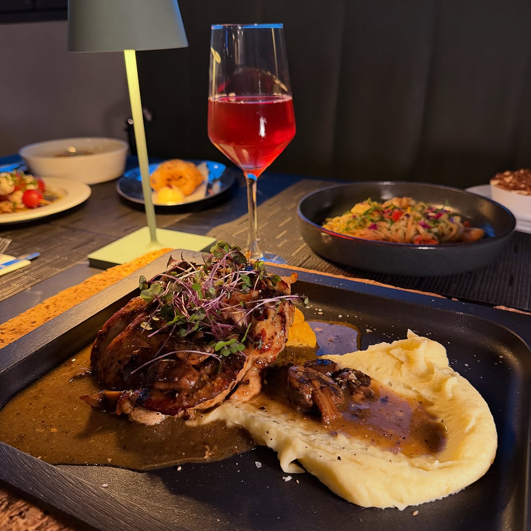 Charr'd Wood Fire Grill: appetizing food and inviting atmosphere