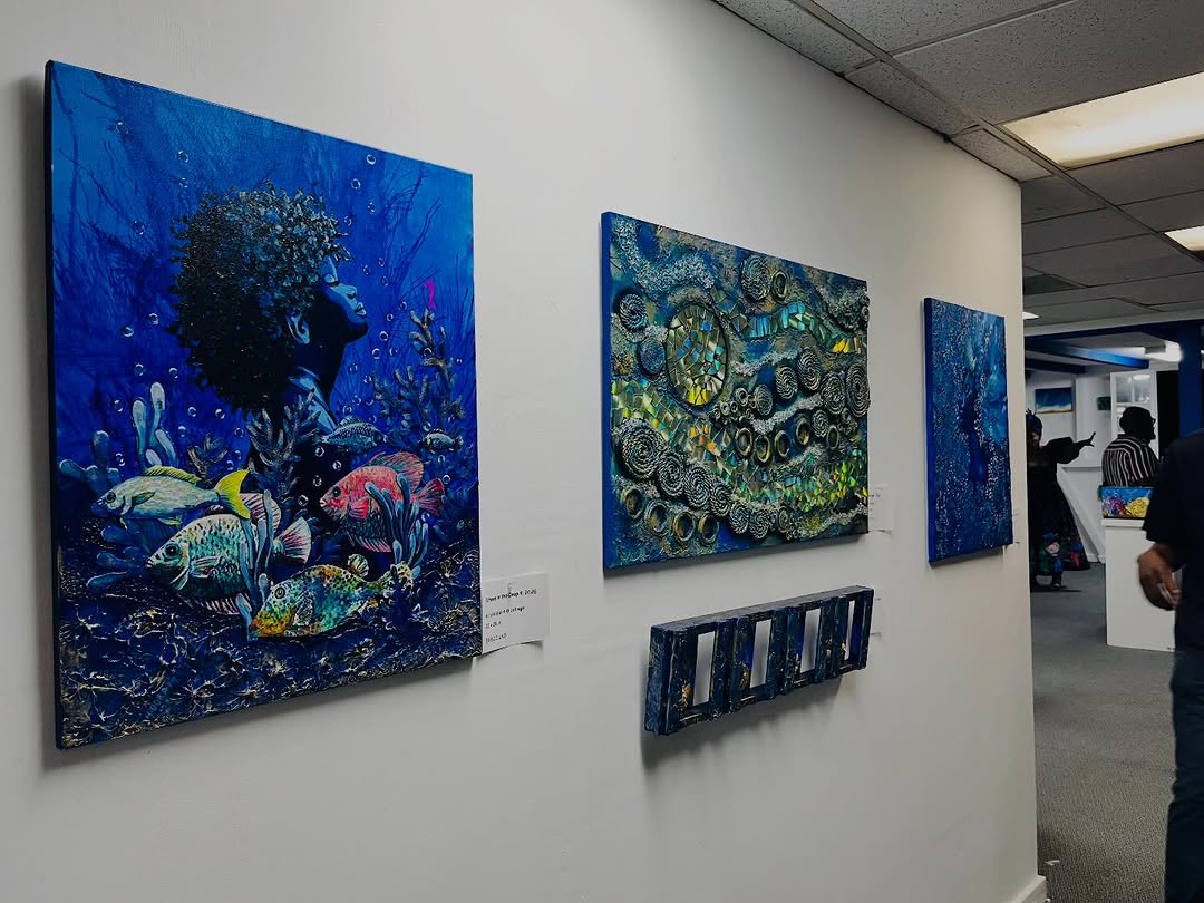 The Barracks Art Gallery: clear display of gallery artwork