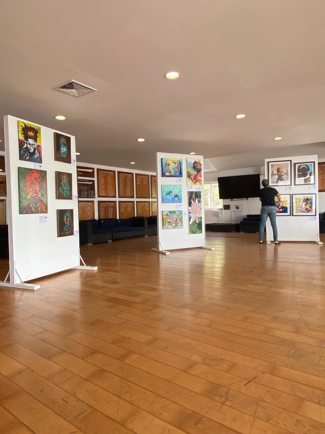 The Barracks Art Gallery: clear view of gallery interior