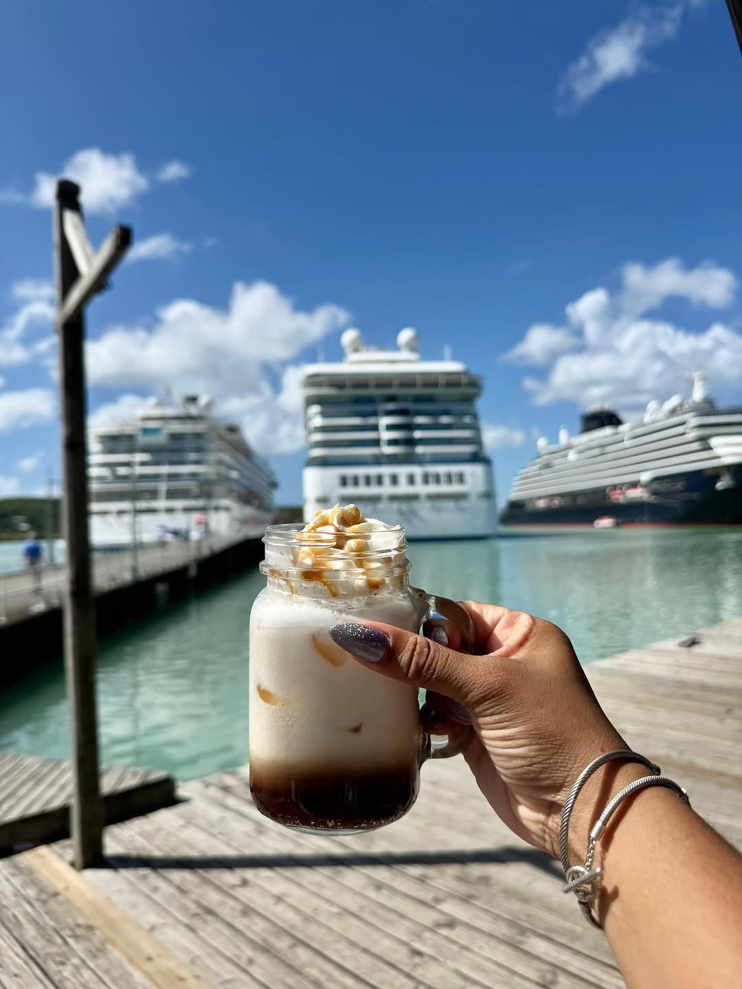Tipsy Toast Cafe: appealing drink photo with view