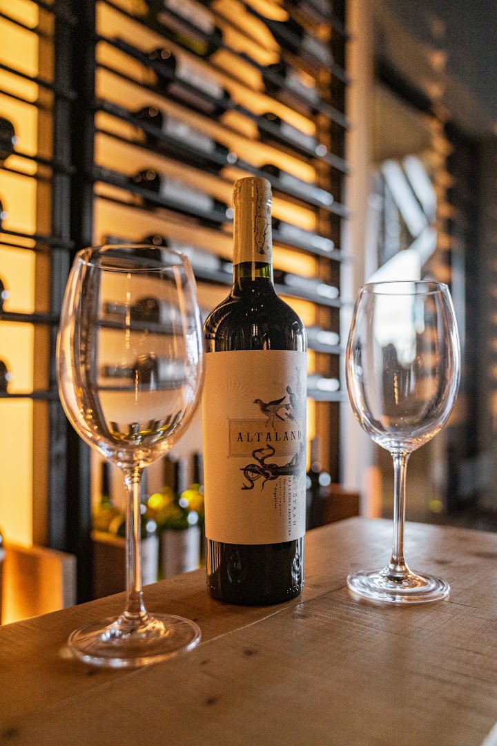 AUITA: professional, high-quality restaurant atmosphere photo