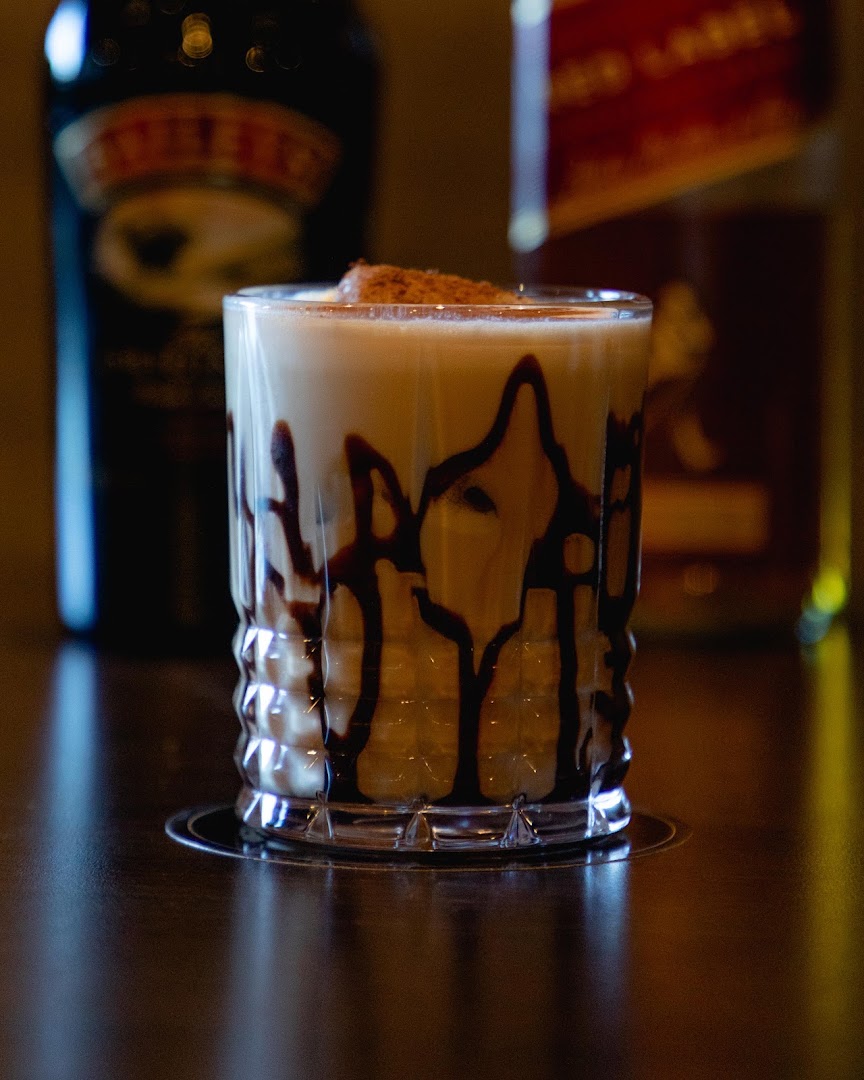 AUITA: professional quality cocktail photography