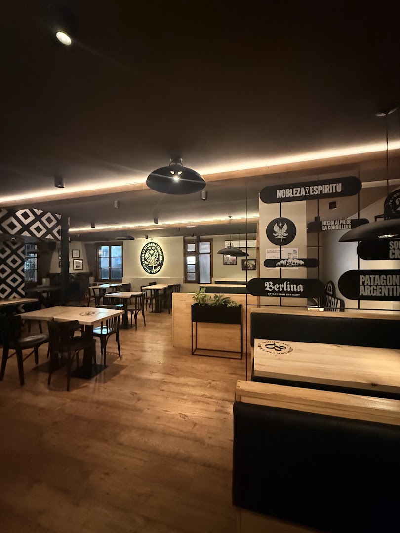 Berlina Centro: clear, professional interior atmosphere shot