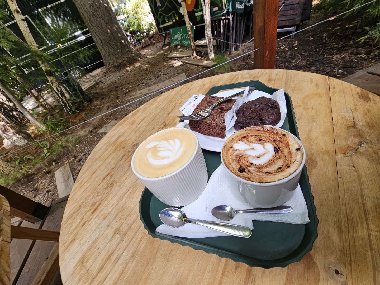 Cactus Cafetería: appetizing photo of coffee and snacks