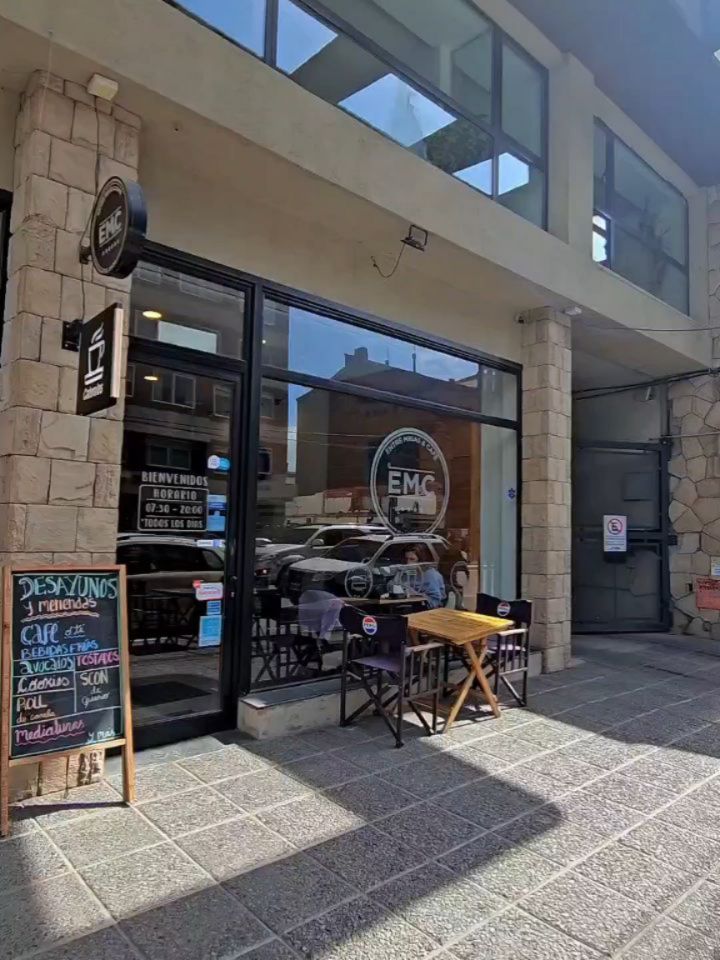 Entre Migas y Café: clear storefront photo showing atmosphere