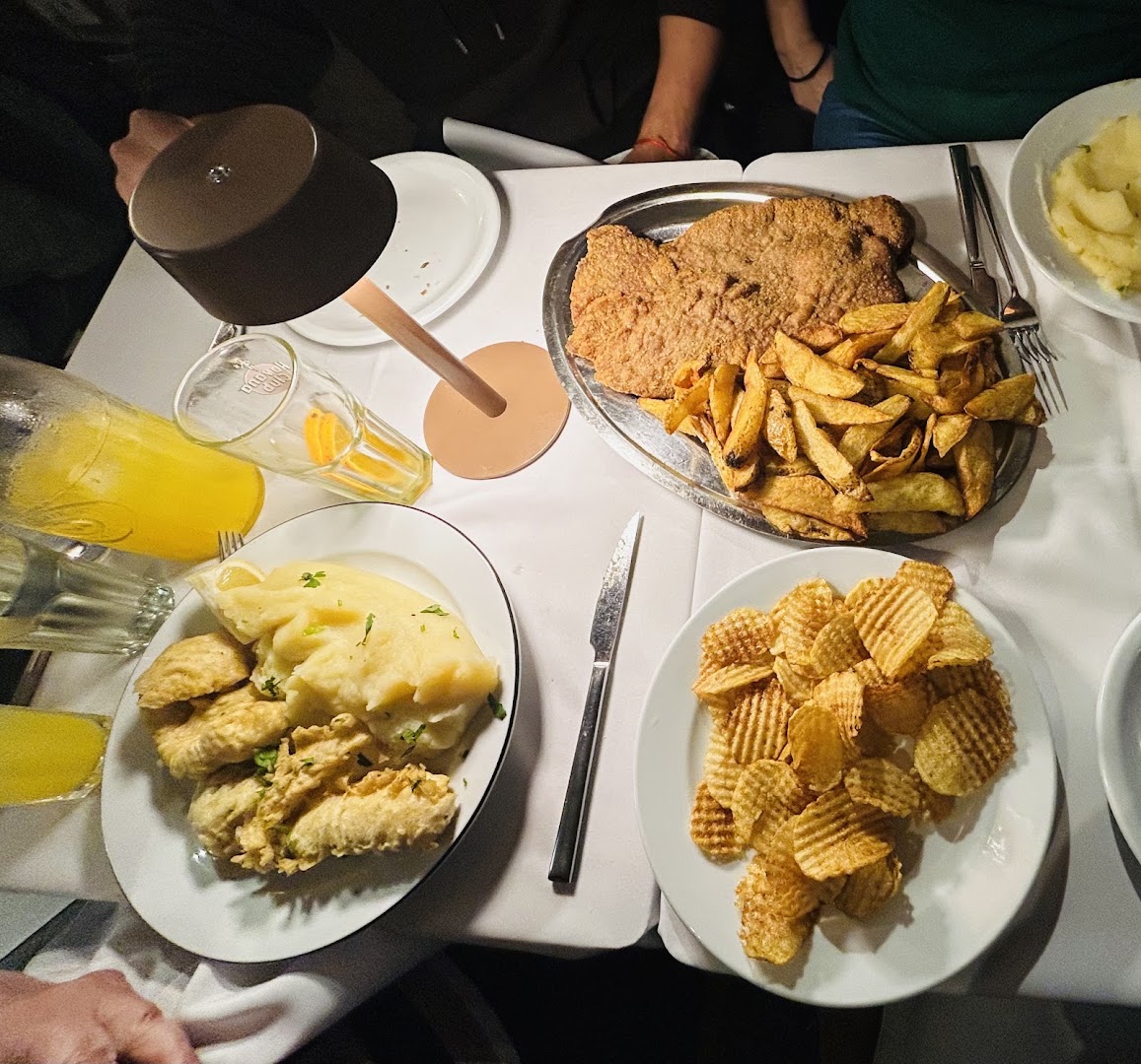 Cantina Recoleta: appetizing food presentation and atmosphere