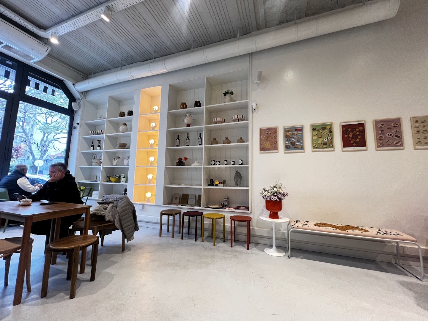 Chez Janu: clear, inviting interior atmosphere