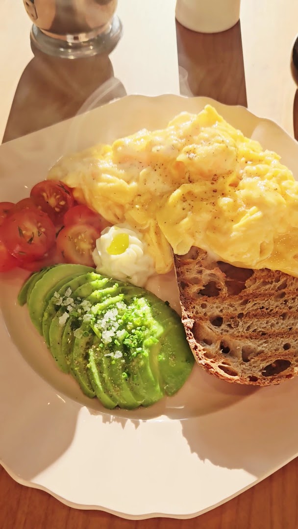 Chez Janu: appetizing, high-quality food photo