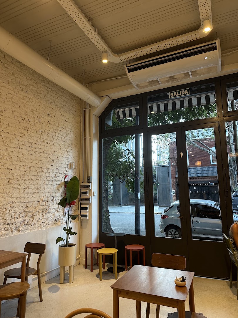 Chez Janu: clear, inviting interior atmosphere