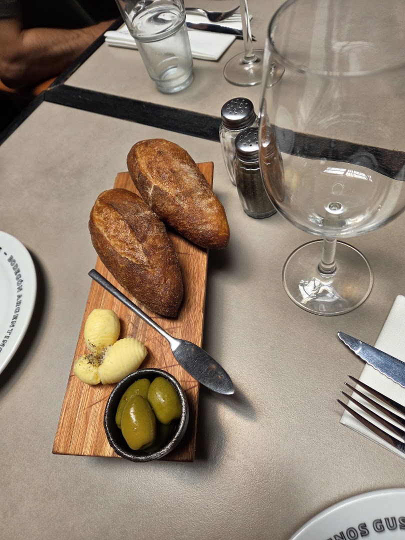Hierro Bodegón: appetizing food presentation