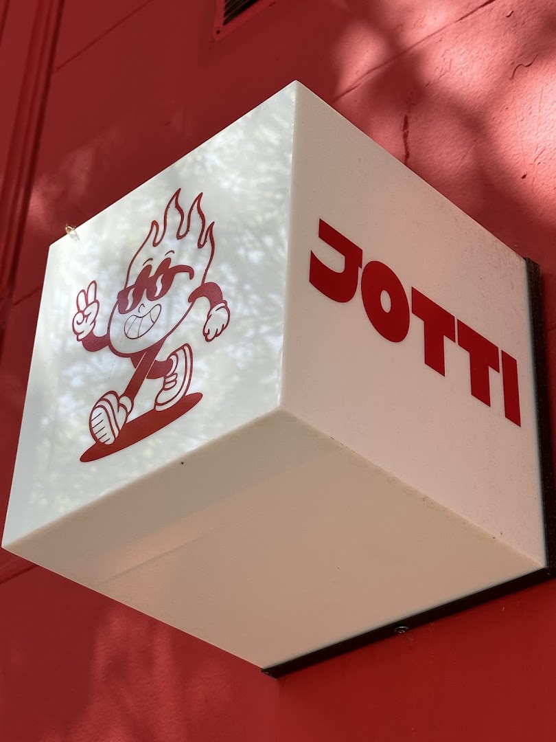 Jotti: clear branding and exterior signage