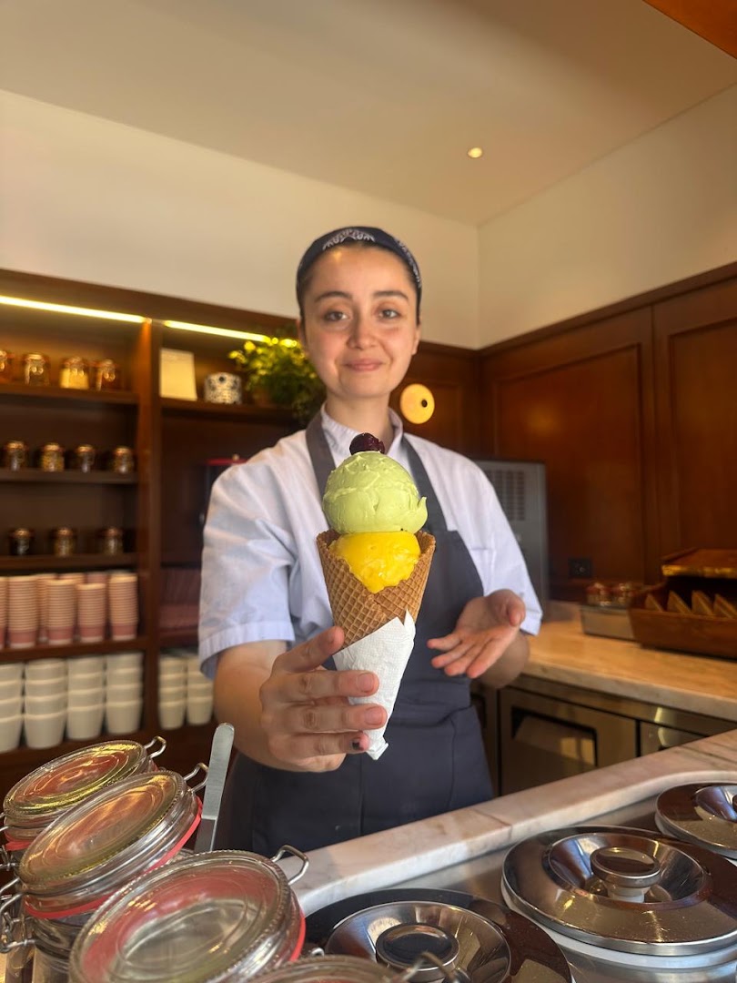 Kiosco de Helados El Preferido: professional photo of staff and product