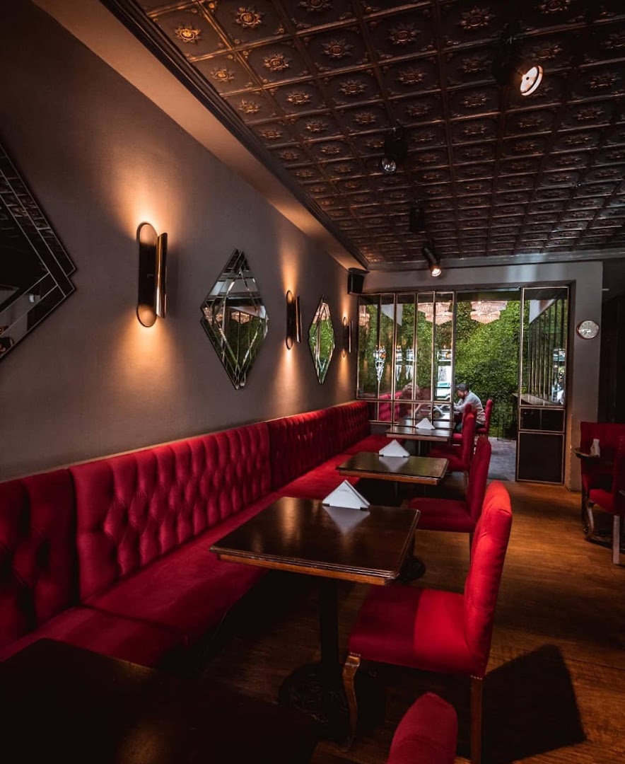 Laganini Jazz Bar: professional interior atmosphere shot