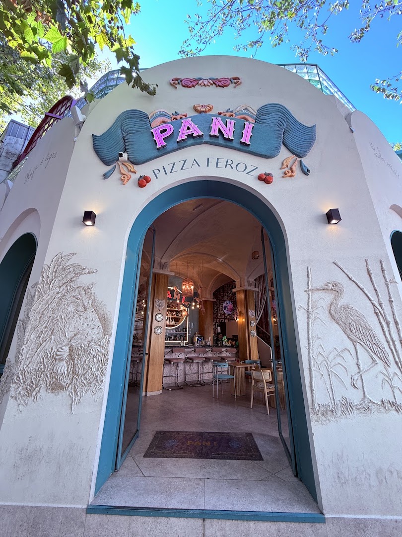 Pani Pizza Feroz: attractive exterior shot of restaurant