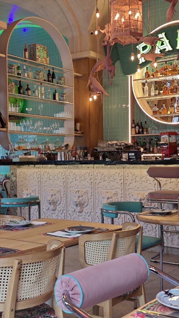 Pani Pizza Feroz: attractive interior and restaurant atmosphere