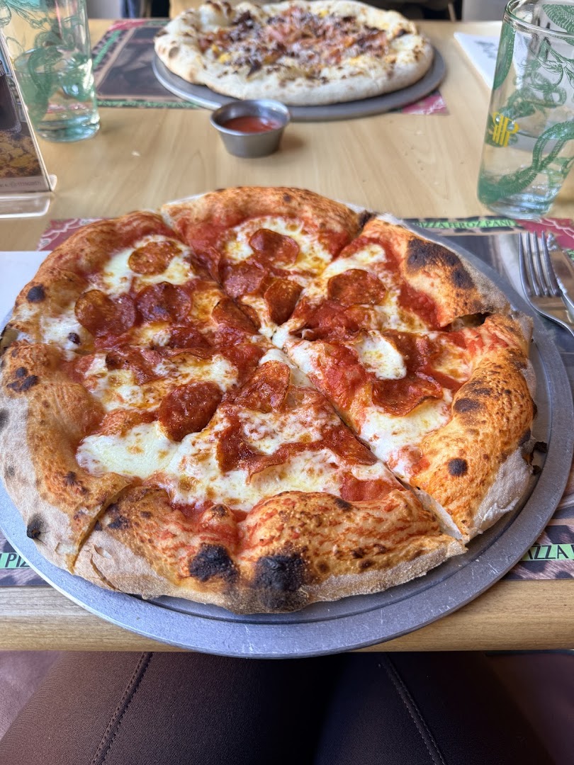 Pani Pizza Feroz: appetizing, high-quality food photography