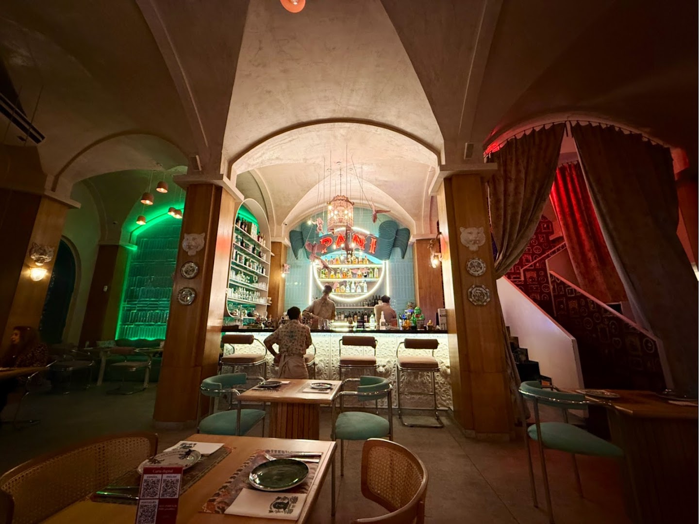 Pani Pizza Feroz: high quality interior atmosphere shot