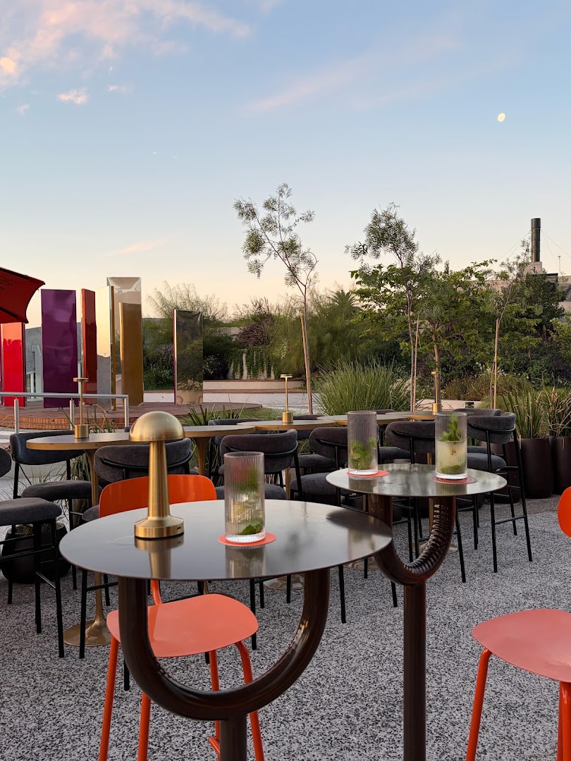 Somma: attractive terrace atmosphere and lighting