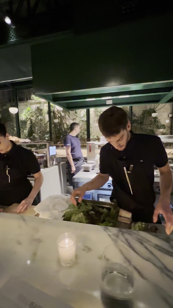 Tegui Barra: professional shot of staff working