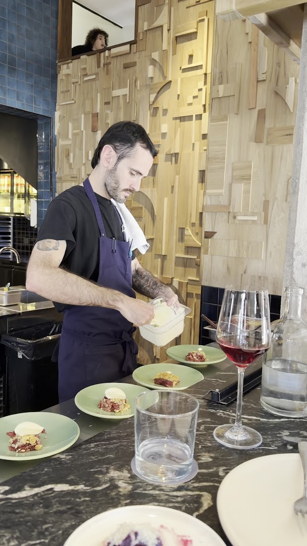 Trocca: professional shot of chef plating