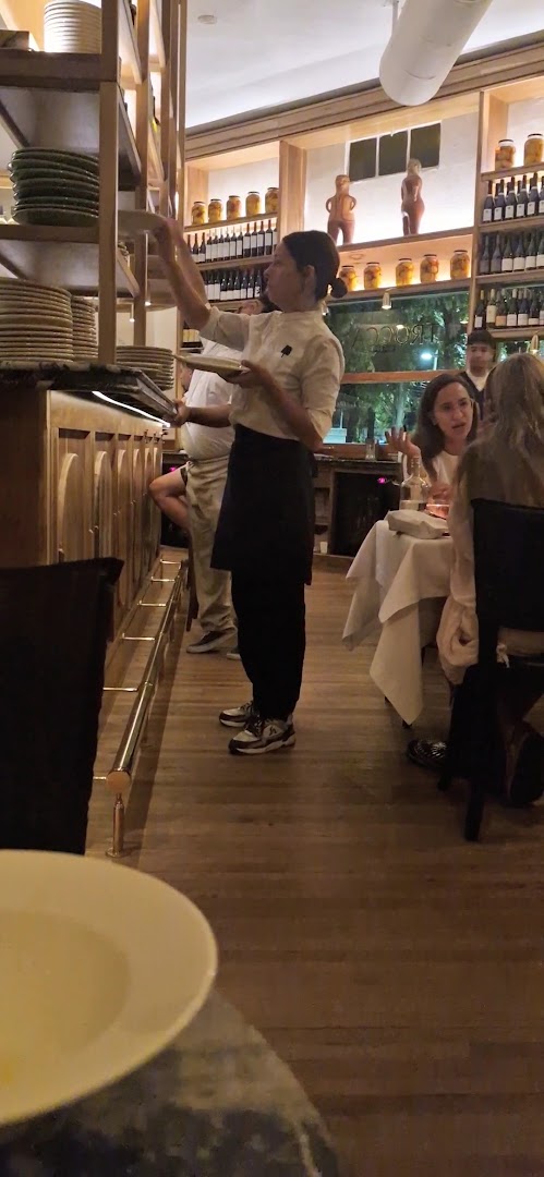 Trocca: authentic restaurant atmosphere