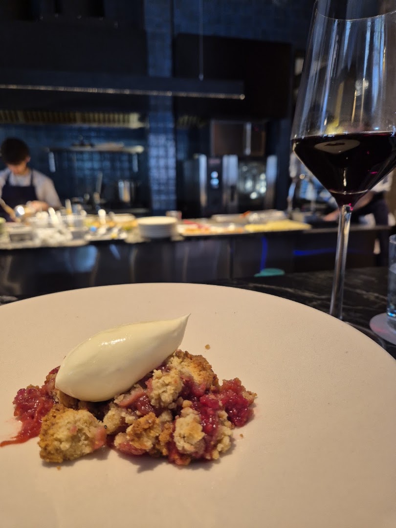 Trocca: appetizing food and restaurant atmosphere