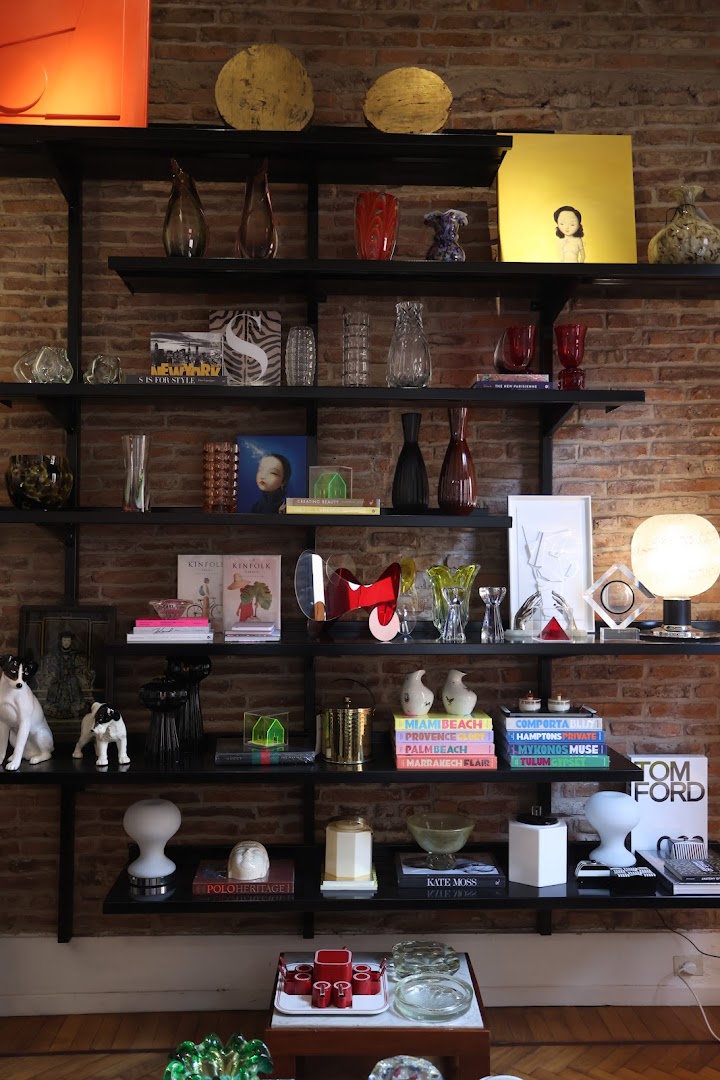 Tuket Vintage: attractive display of shop products