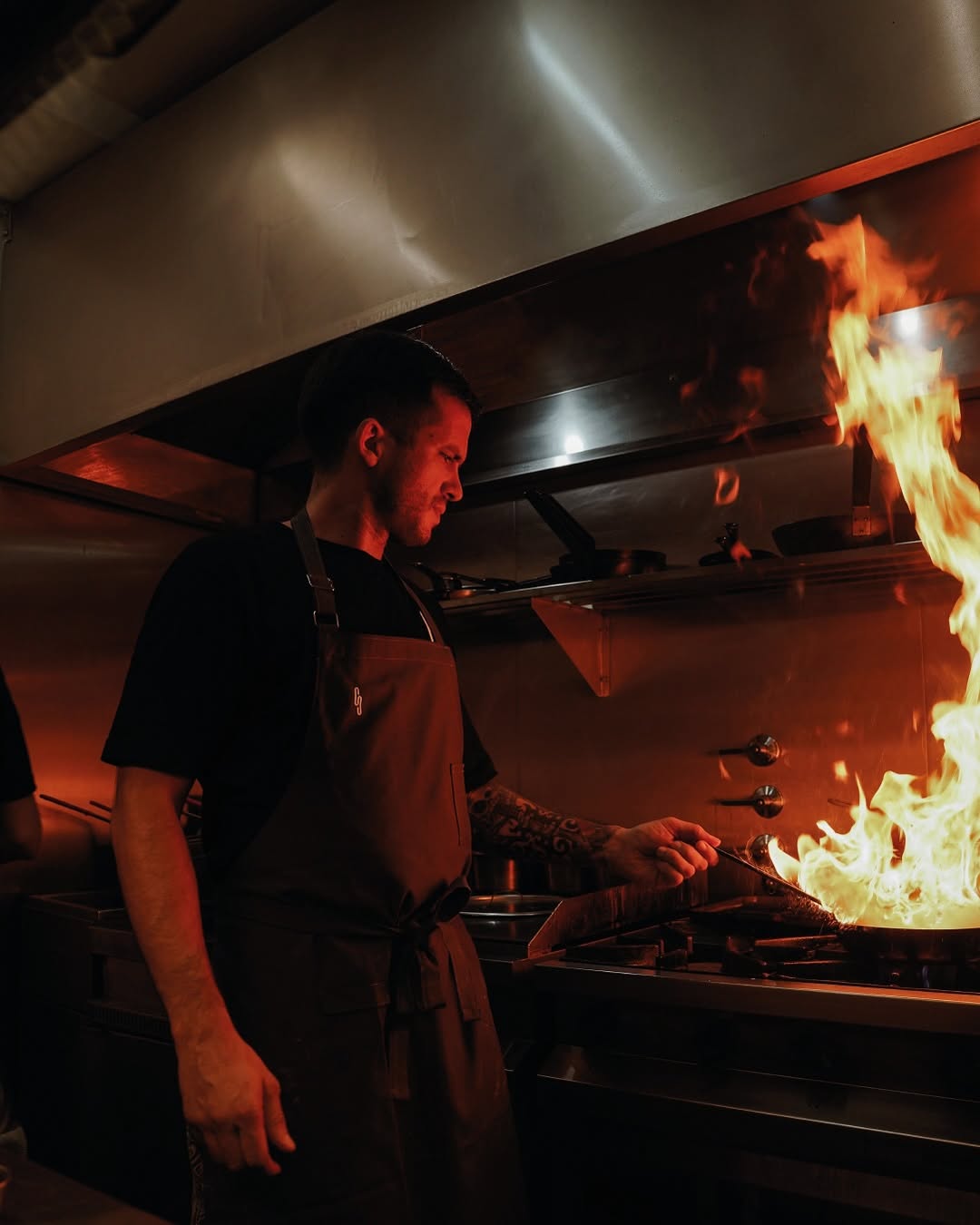 Ciudadano: professional action shot of chef