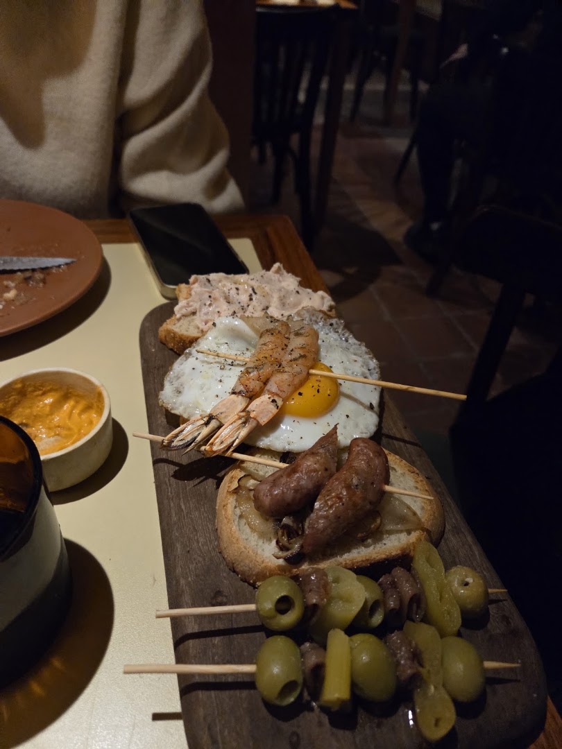 Cachito: appetizing photo of bar food