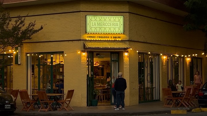 La Mercceria: clear, inviting exterior shot