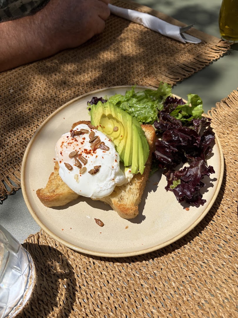 Lola Quintana: appetizing photo of brunch dish