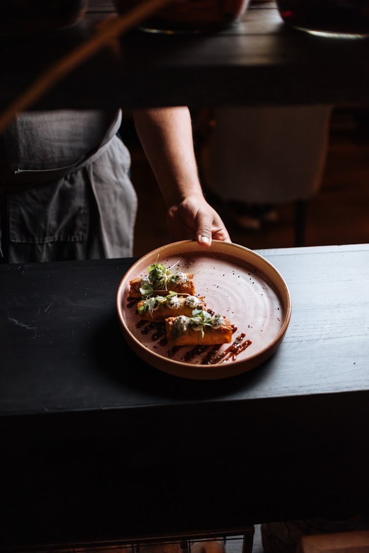 Auténtico: professional food presentation and lighting