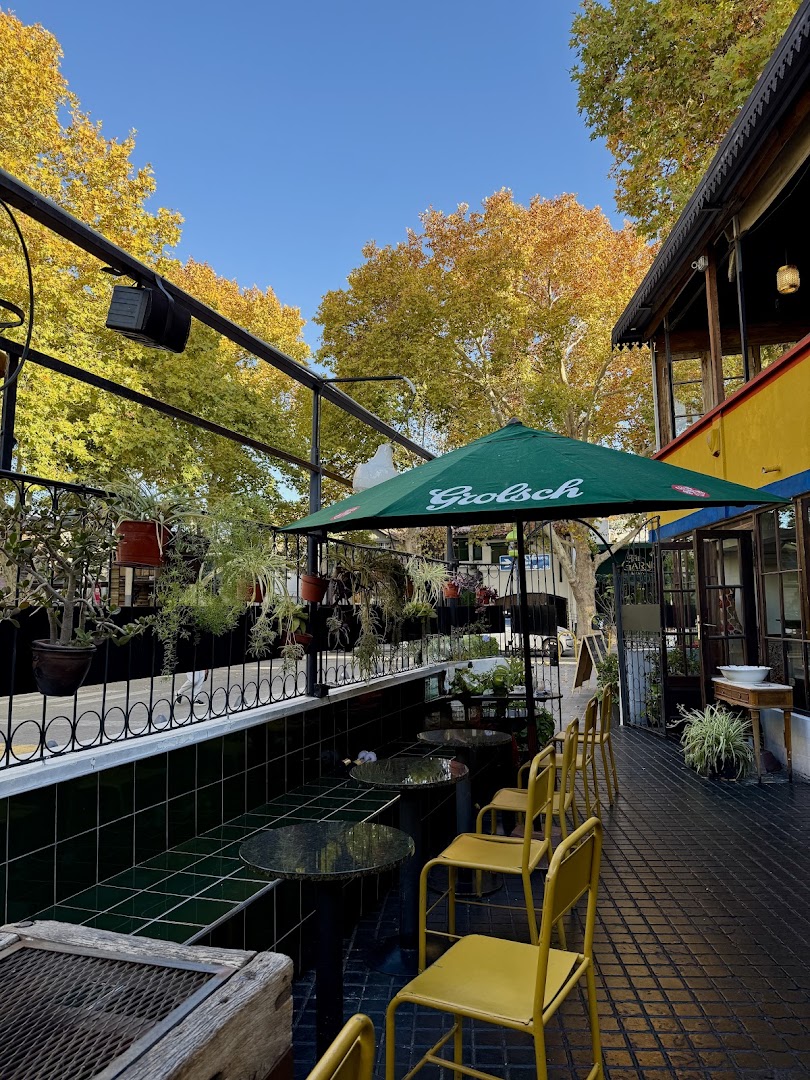 Café Rumano: attractive and inviting terrace photo