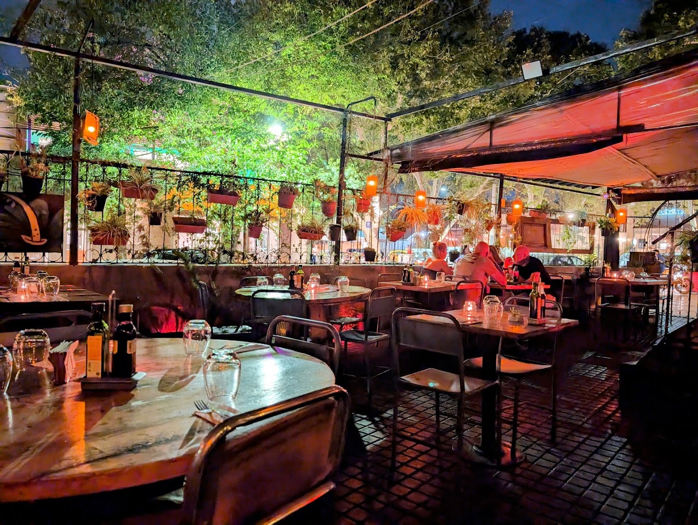 Café Rumano: inviting atmosphere of the terrace