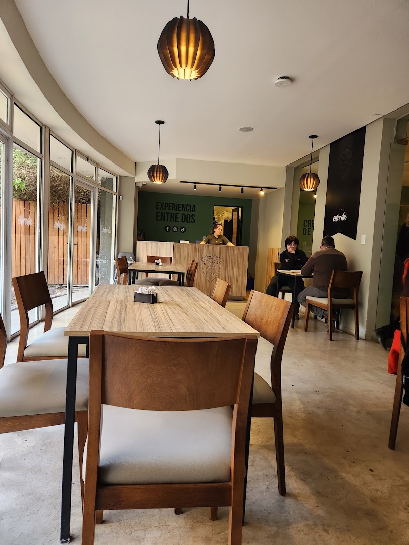 Casa Entre Dos: clear, inviting interior atmosphere