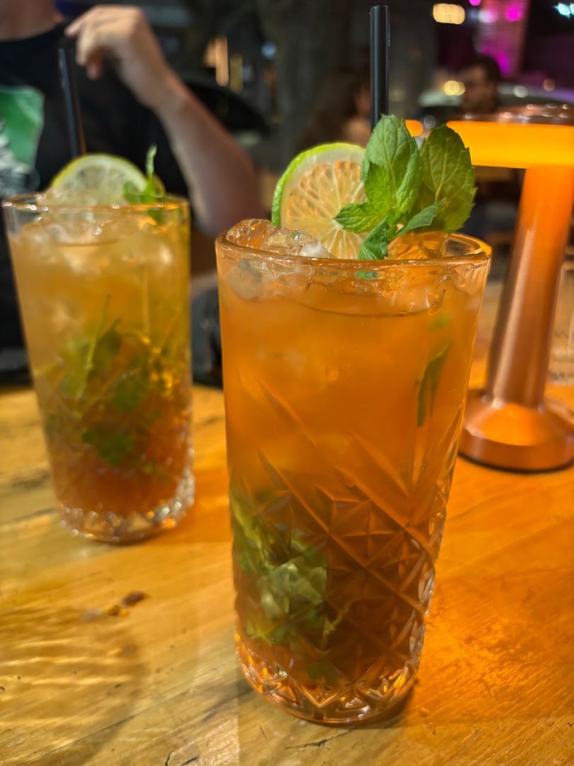 Ramal: appetizing photo of bar drinks