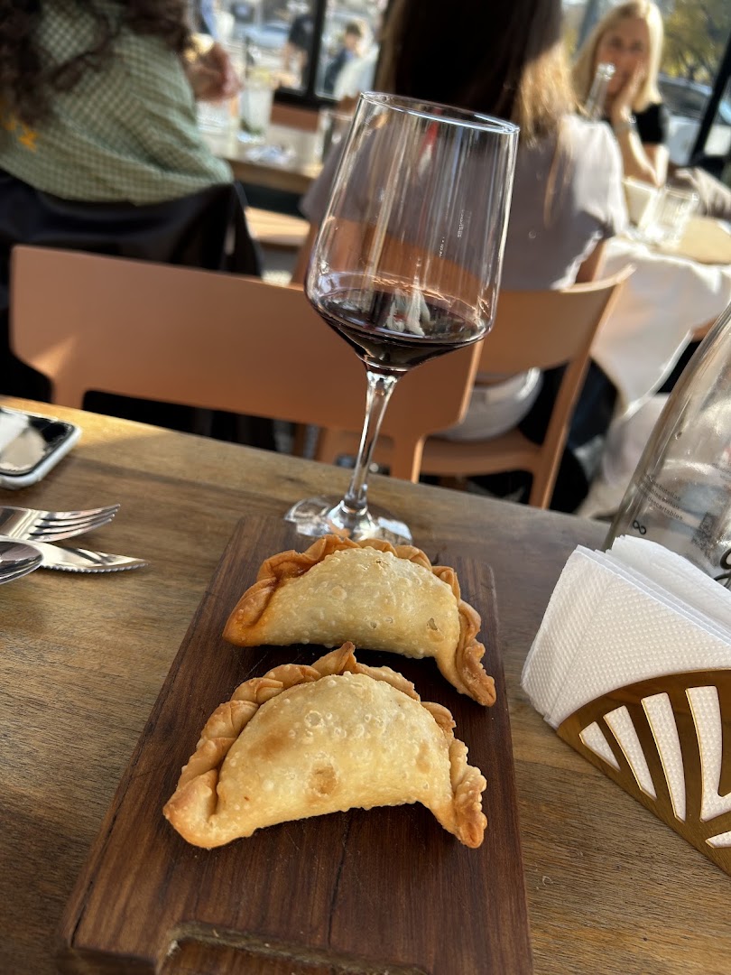 Ramal: appetizing food and drink presentation