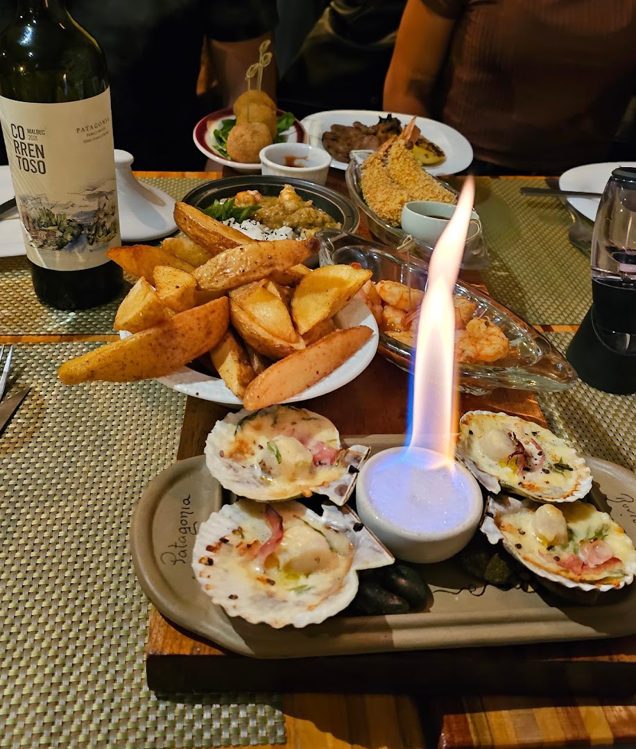 Barrika Bar: appetizing food and drink presentation