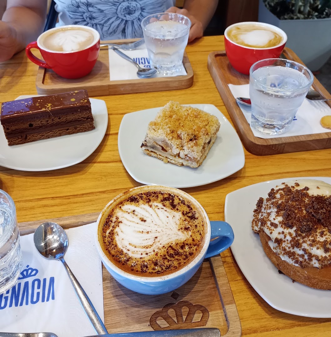 Ignacia: appetizing photo of cafe offerings