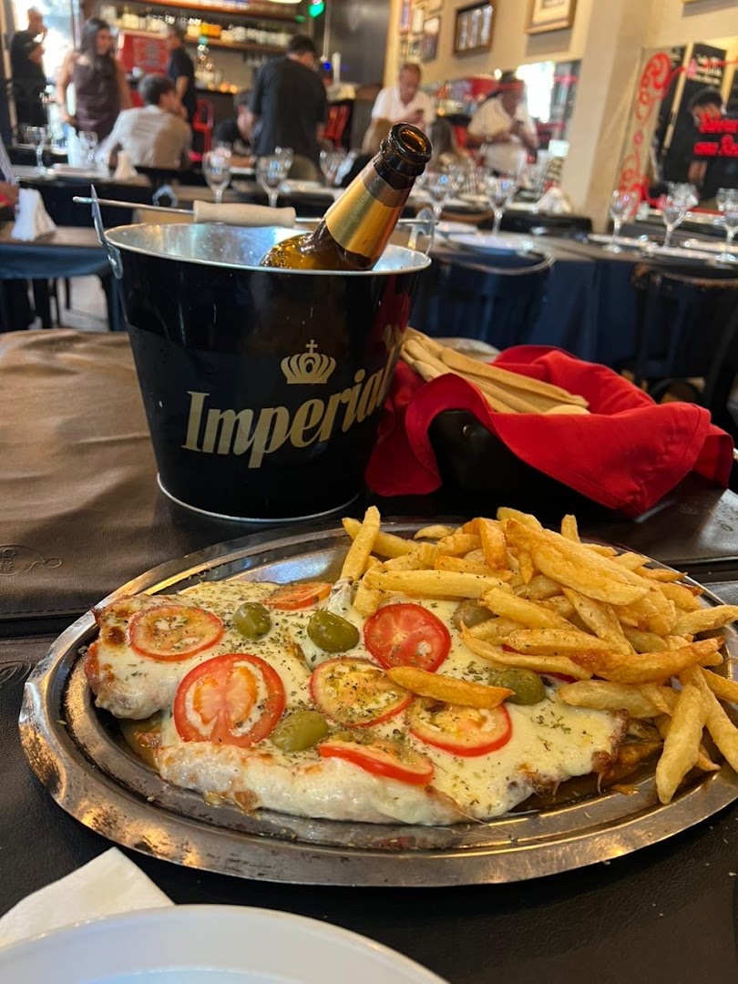 1852 Bodegón de Sabores: appetizing food and drink presentation