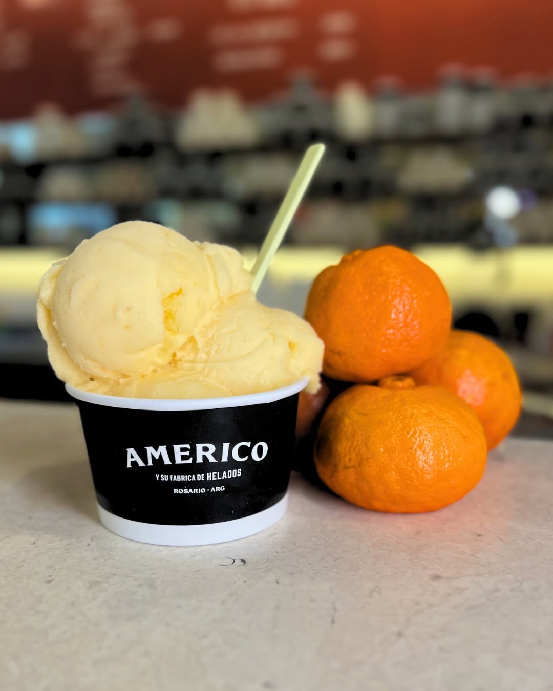 Américo Helados: appetizing product photo with branding