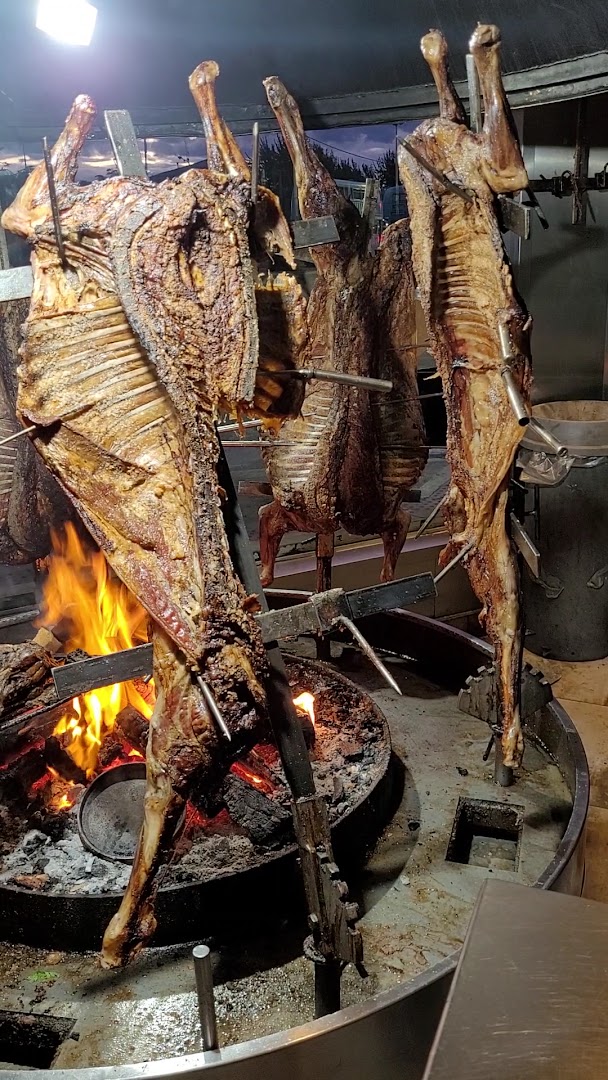 Casimiro Biguá: appetizing display of traditional cooking