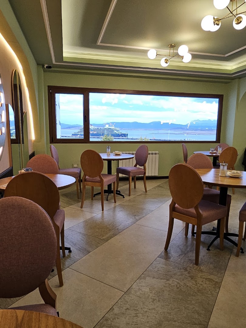 Kofi Bakery: inviting interior with scenic view
