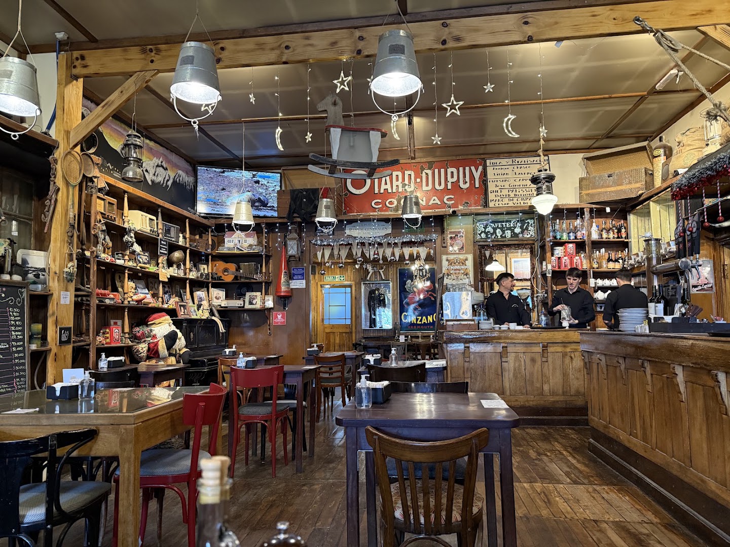 Ramos Generales El Almacén: inviting atmosphere and clear interior