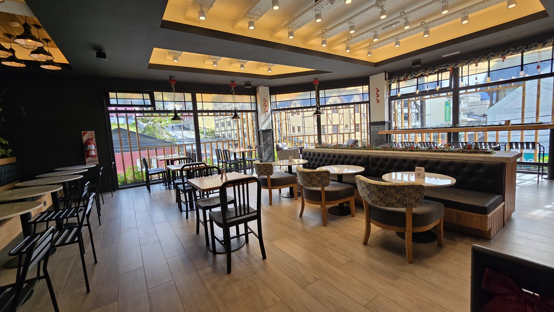 Tostado: clear, professional interior atmosphere shot