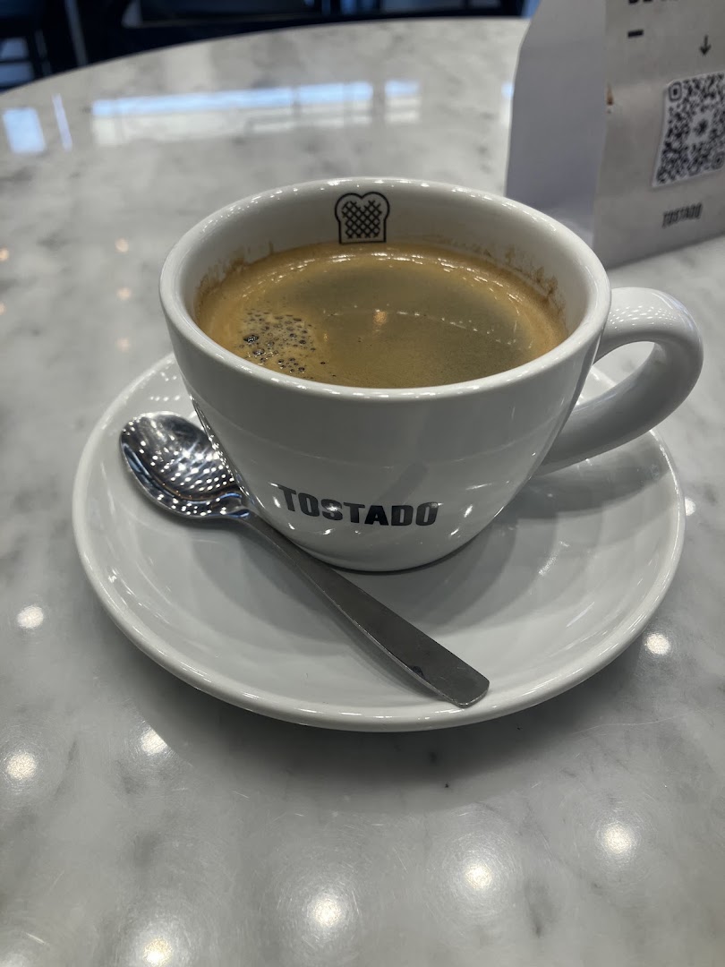 Tostado: clear photo of branded coffee