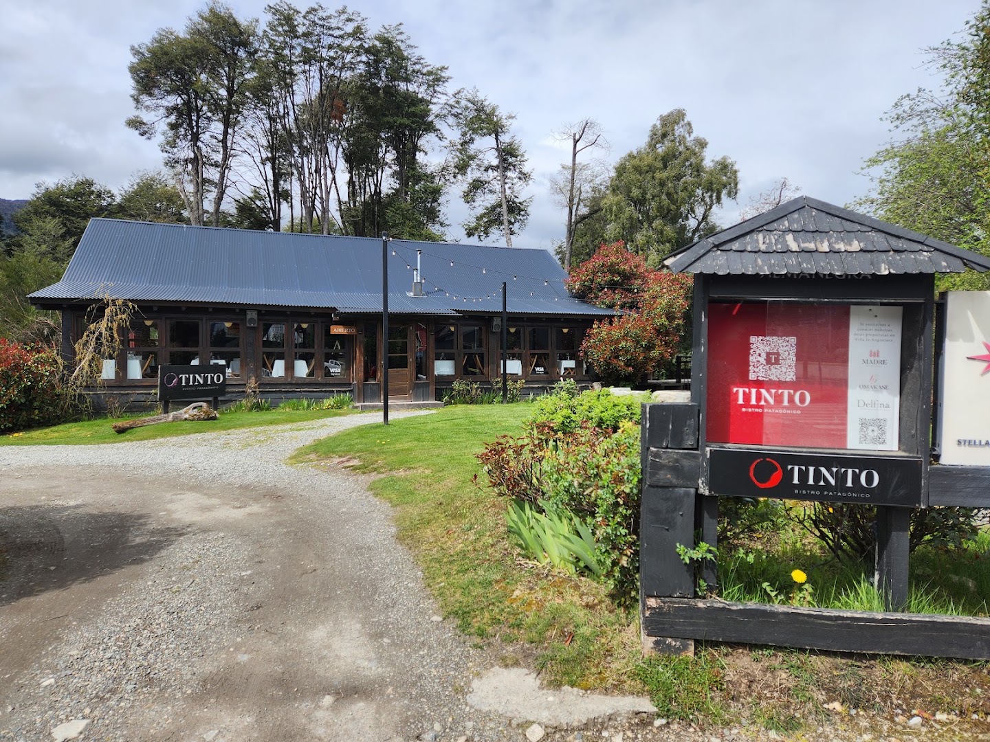 Tinto Bistró: clear exterior shot of venue