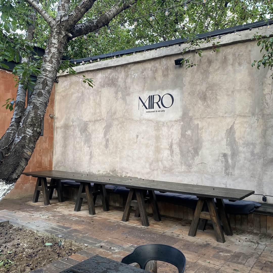 Miro: attractive outdoor seating area