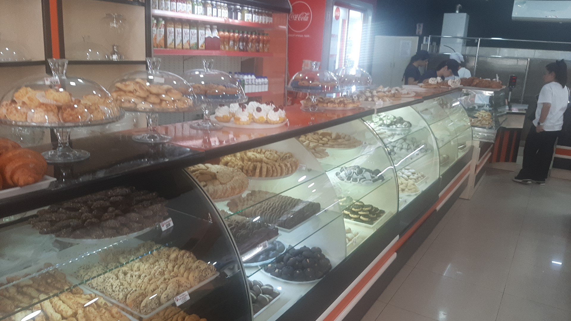 Asteri Greek Bakery: clear display of bakery products
