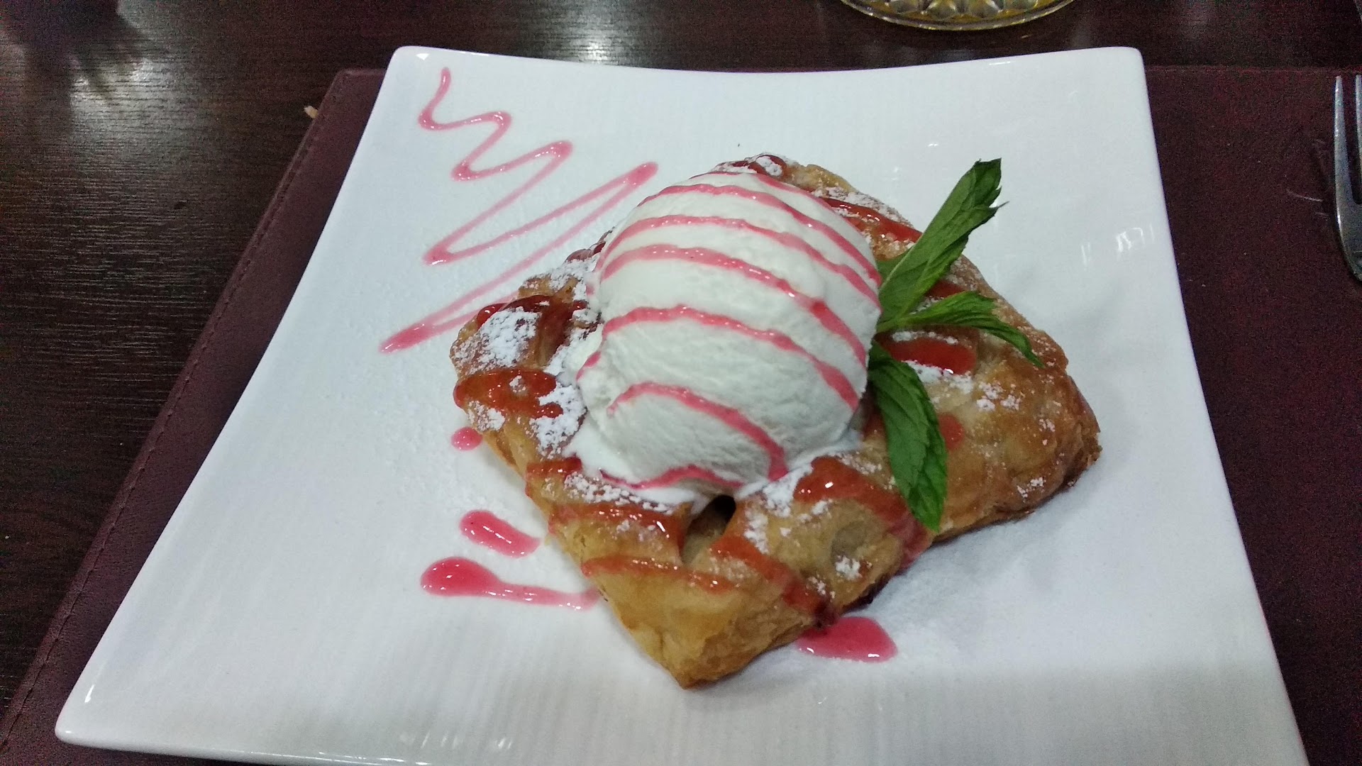 Jazz Cafe: appetizing photo of plated dessert